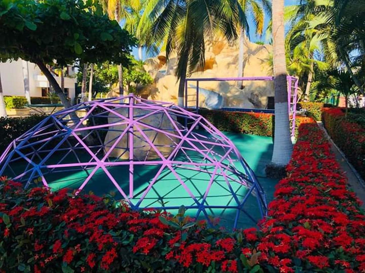 Hotel Ixtapa Palace